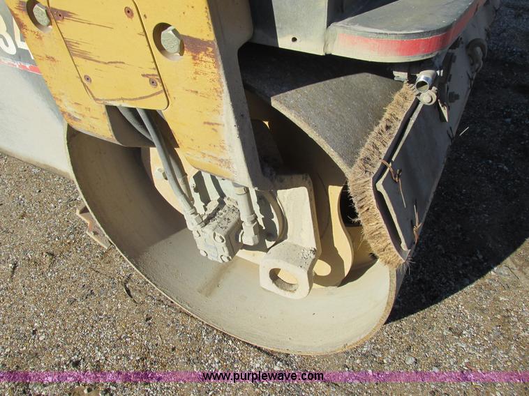 image for item I8777 2001 Caterpillar CB334D double drum roller