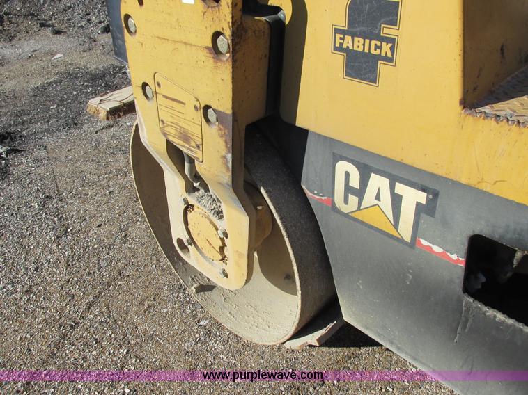 image for item I8777 2001 Caterpillar CB334D double drum roller