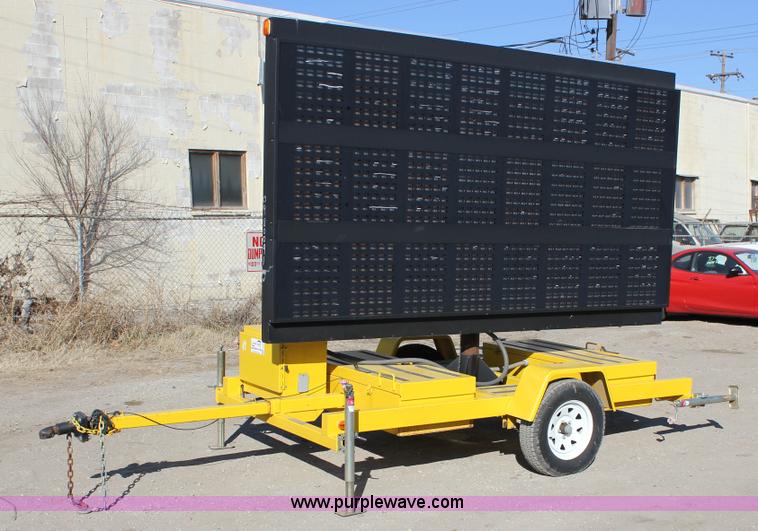 image for item J2297 2009 American Signal Company message board trailer