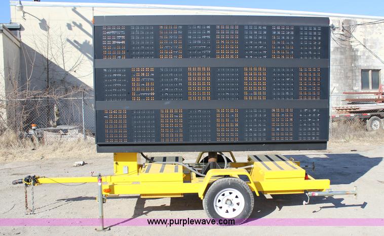 image for item J2297 2009 American Signal Company message board trailer