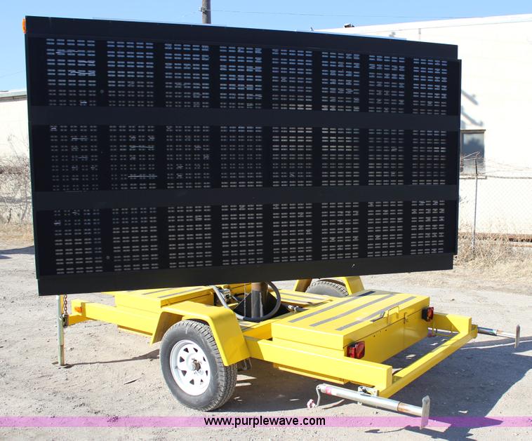 image for item J2297 2009 American Signal Company message board trailer