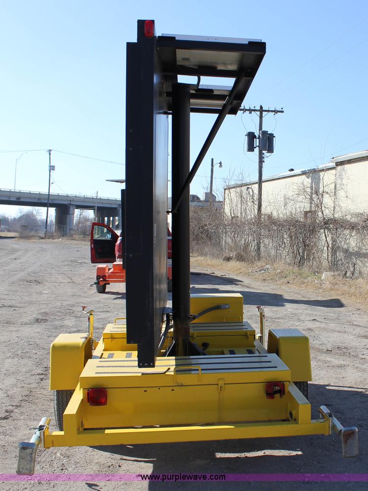 image for item J2297 2009 American Signal Company message board trailer