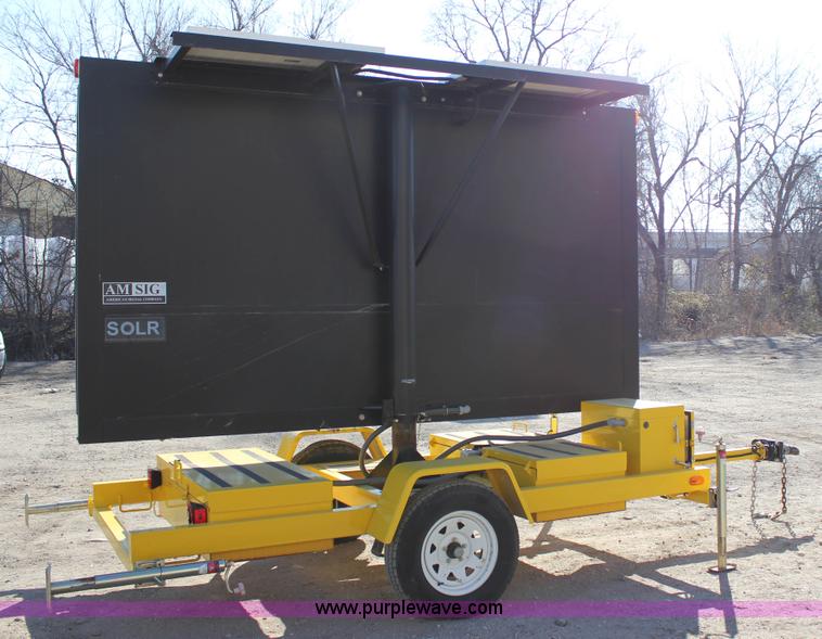 image for item J2297 2009 American Signal Company message board trailer