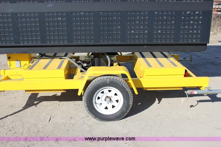 image for item J2297 2009 American Signal Company message board trailer