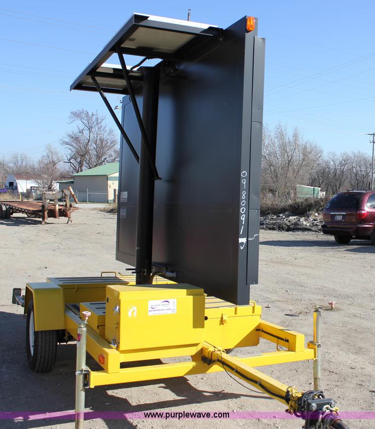 image for item J2297 2009 American Signal Company message board trailer