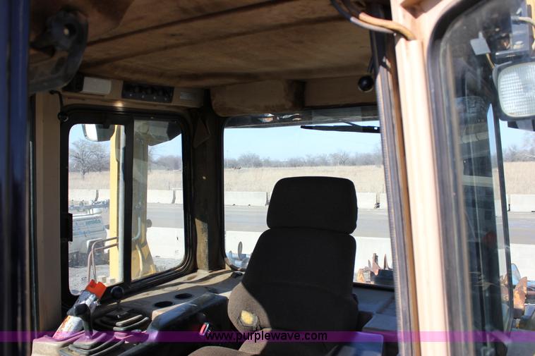 image for item J2304 2002 Caterpillar D6 MXL dozer