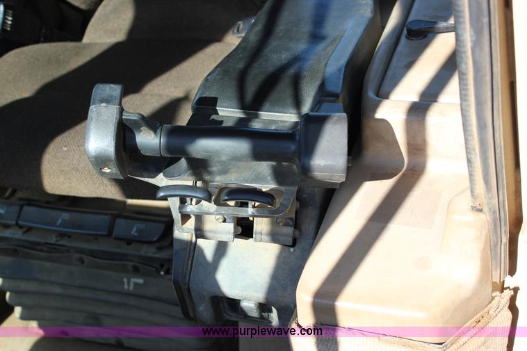 image for item J2304 2002 Caterpillar D6 MXL dozer