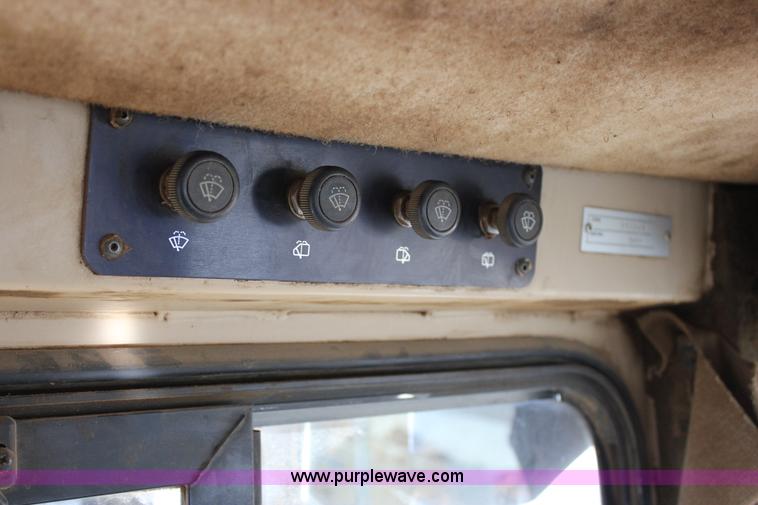 image for item J2304 2002 Caterpillar D6 MXL dozer