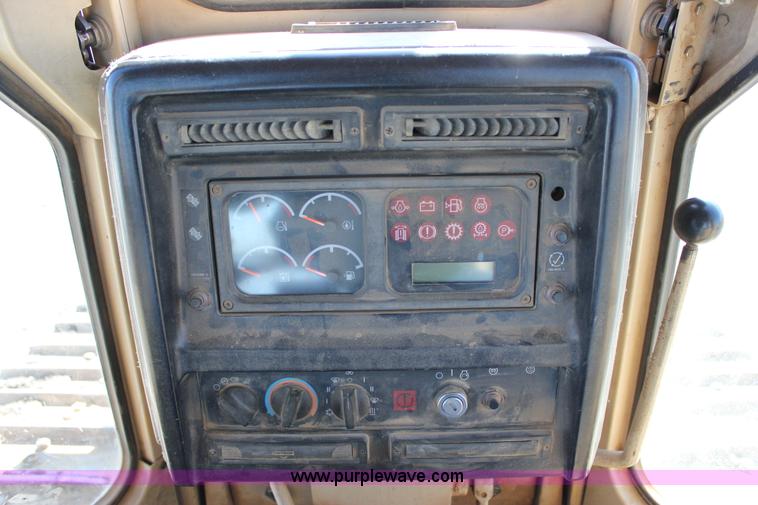 image for item J2304 2002 Caterpillar D6 MXL dozer