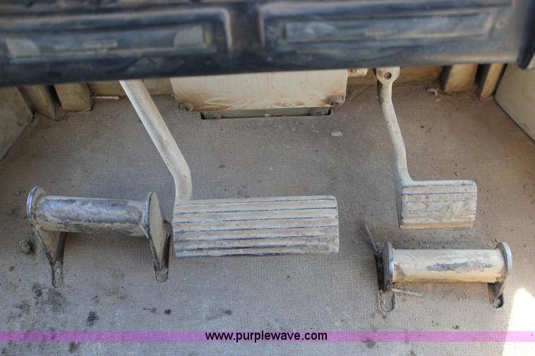 image for item J2304 2002 Caterpillar D6 MXL dozer