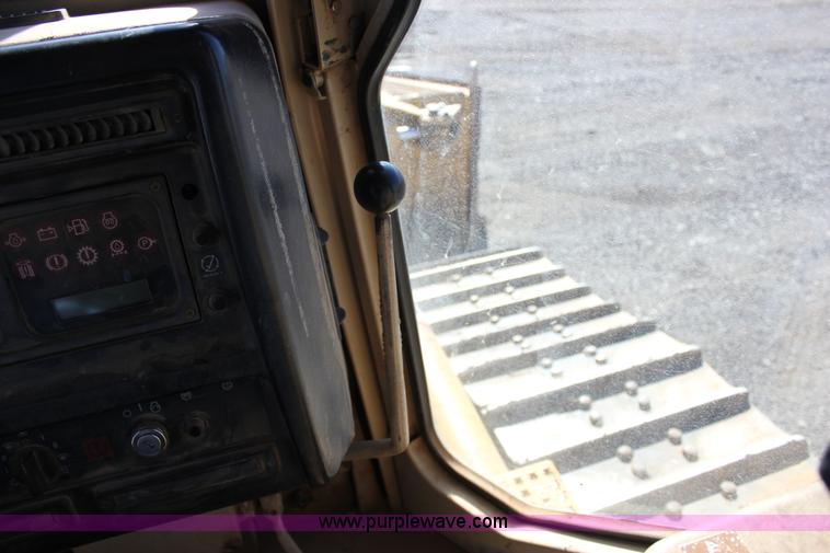 image for item J2304 2002 Caterpillar D6 MXL dozer