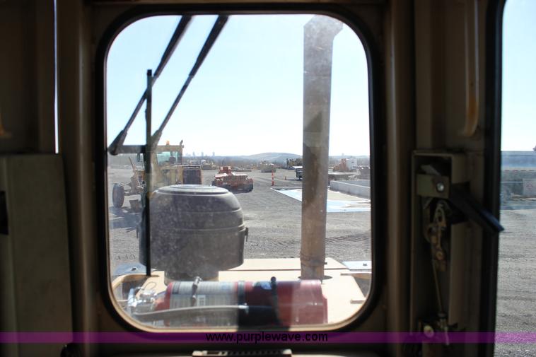 image for item J2304 2002 Caterpillar D6 MXL dozer