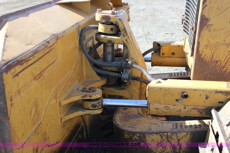 image for item J2304 2002 Caterpillar D6 MXL dozer