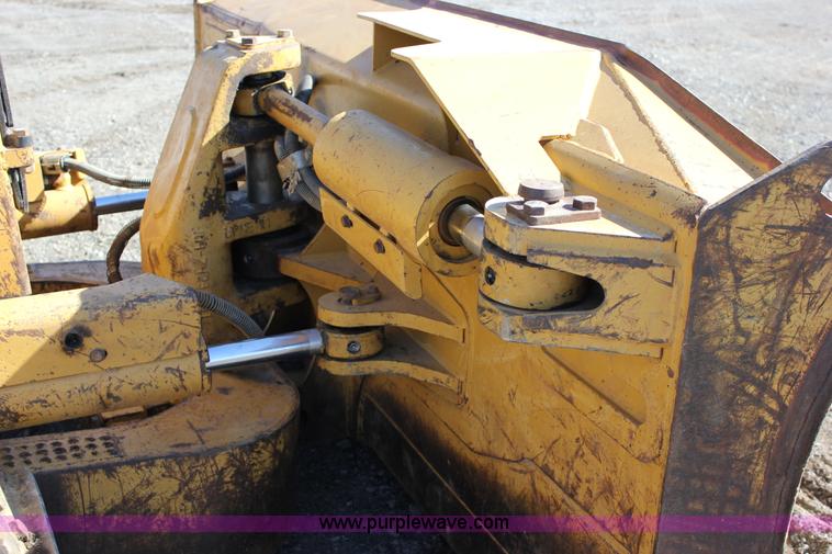 image for item J2304 2002 Caterpillar D6 MXL dozer