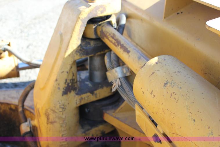 image for item J2304 2002 Caterpillar D6 MXL dozer