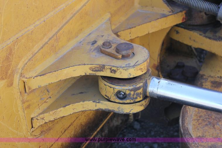 image for item J2304 2002 Caterpillar D6 MXL dozer