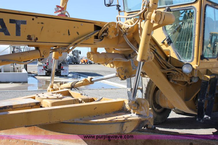 image for item J2305 1988 Caterpillar 140G articulated motor grader