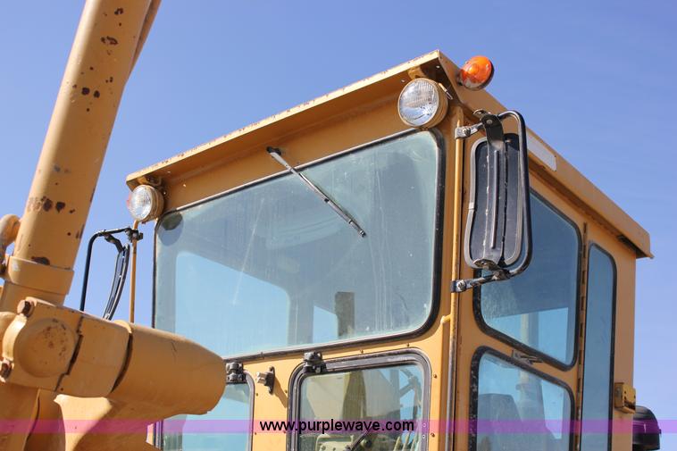 image for item J2305 1988 Caterpillar 140G articulated motor grader