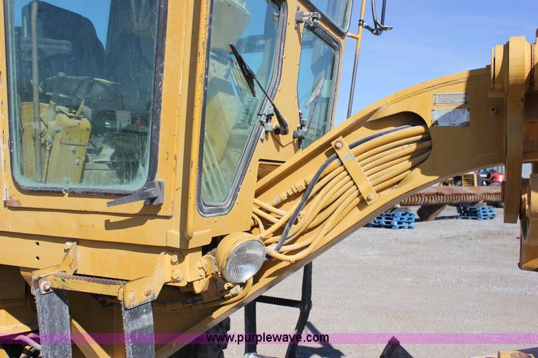 image for item J2305 1988 Caterpillar 140G articulated motor grader