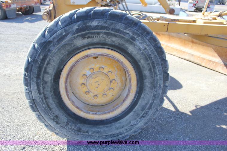 image for item J2305 1988 Caterpillar 140G articulated motor grader