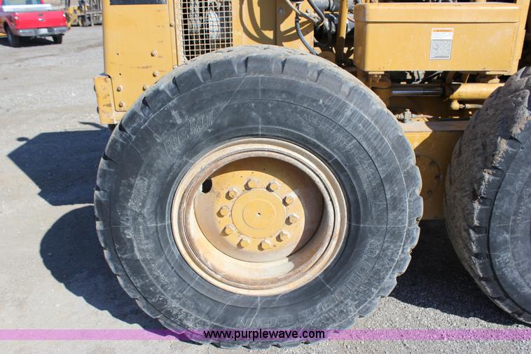 image for item J2305 1988 Caterpillar 140G articulated motor grader