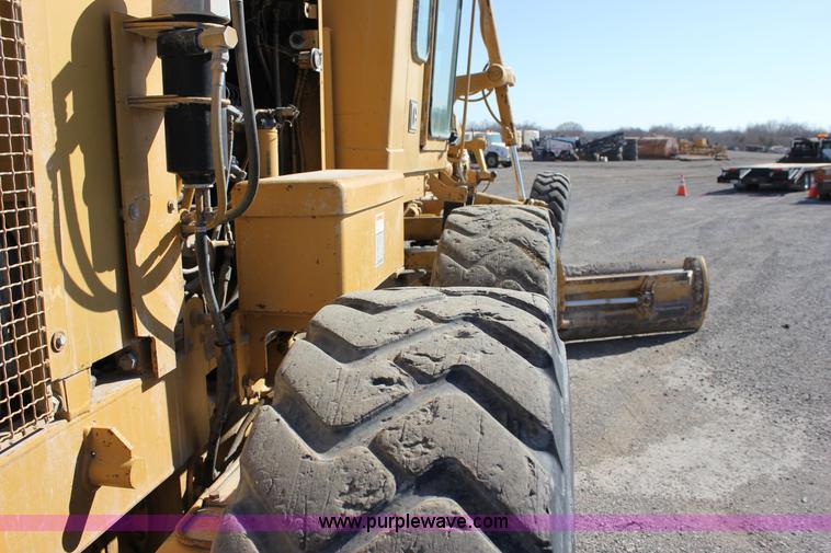 image for item J2305 1988 Caterpillar 140G articulated motor grader