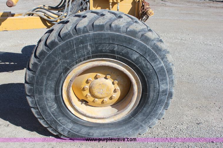 image for item J2305 1988 Caterpillar 140G articulated motor grader