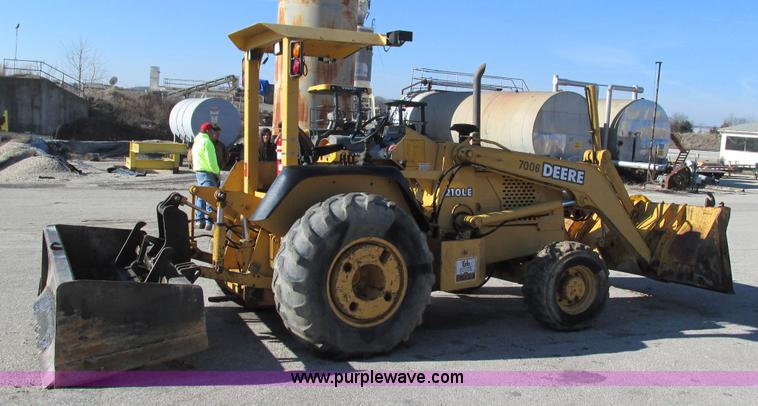 image for item K2003 1999 John Deere 210LE landscape tractor