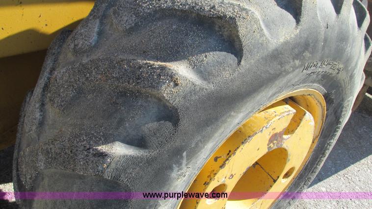 image for item K2003 1999 John Deere 210LE landscape tractor