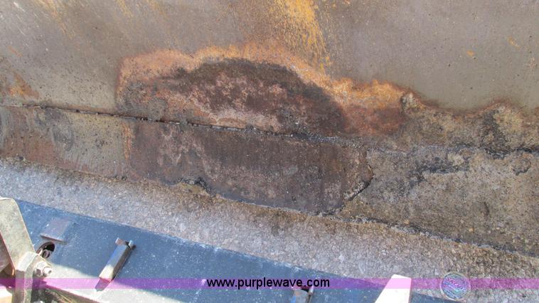 image for item K2003 1999 John Deere 210LE landscape tractor