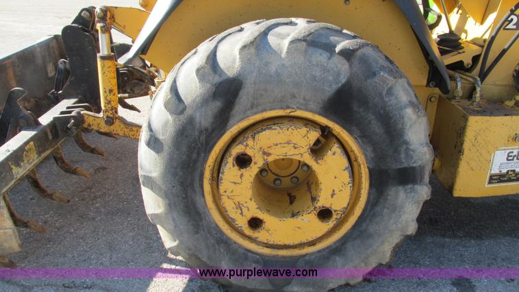 image for item K2003 1999 John Deere 210LE landscape tractor