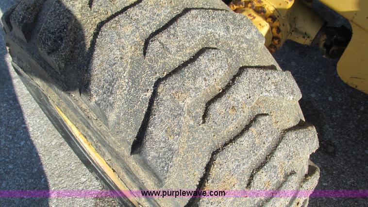 image for item K2003 1999 John Deere 210LE landscape tractor