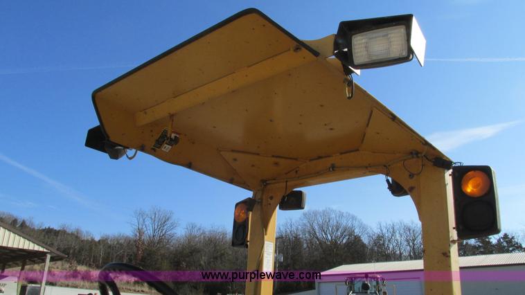 image for item K2003 1999 John Deere 210LE landscape tractor