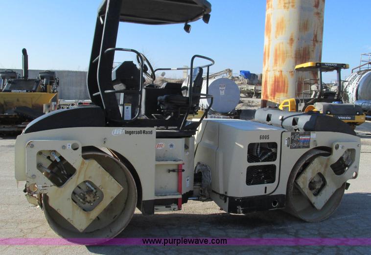 image for item K2004 2005 Ingersoll Rand DD70 vibratory smooth double drum roller