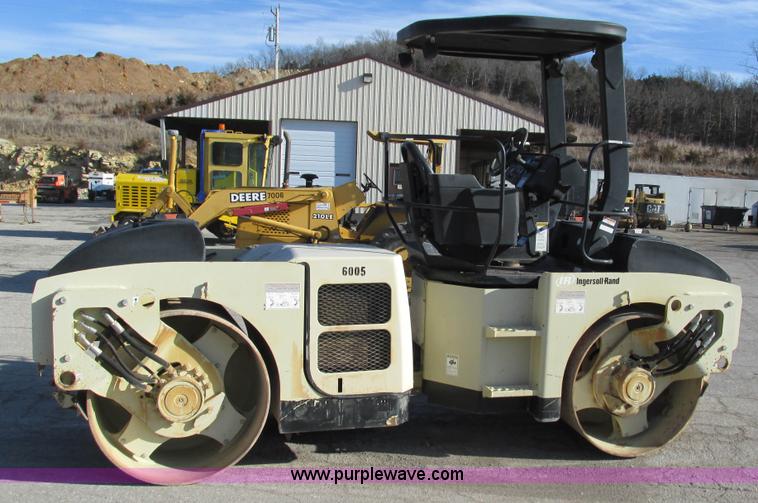 image for item K2004 2005 Ingersoll Rand DD70 vibratory smooth double drum roller