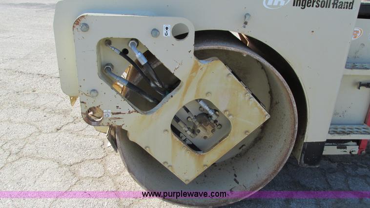 image for item K2004 2005 Ingersoll Rand DD70 vibratory smooth double drum roller