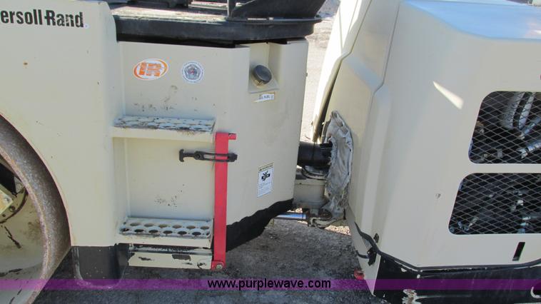 image for item K2004 2005 Ingersoll Rand DD70 vibratory smooth double drum roller
