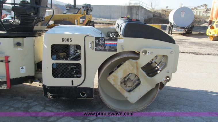 image for item K2004 2005 Ingersoll Rand DD70 vibratory smooth double drum roller