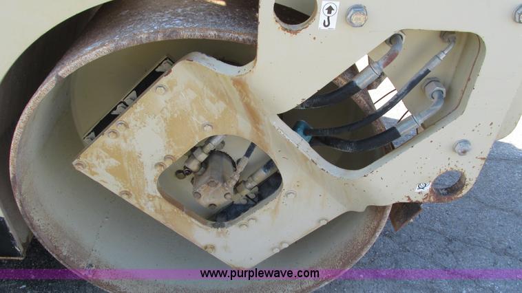 image for item K2004 2005 Ingersoll Rand DD70 vibratory smooth double drum roller