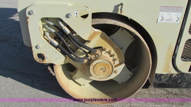 image for item K2004 2005 Ingersoll Rand DD70 vibratory smooth double drum roller