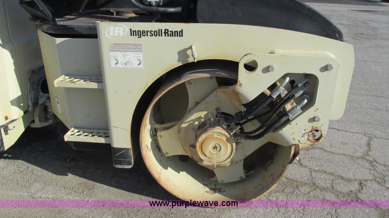 image for item K2004 2005 Ingersoll Rand DD70 vibratory smooth double drum roller