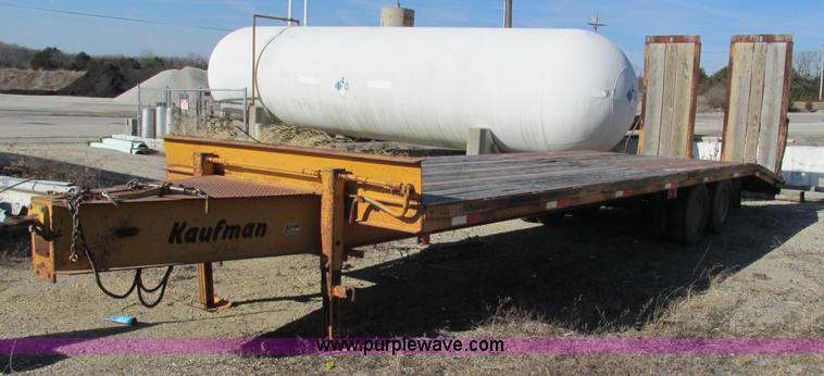 image for item K2007 2002 Kaufman trailer