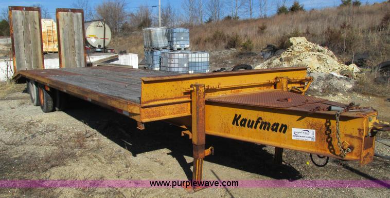 image for item K2007 2002 Kaufman trailer