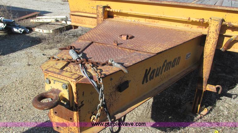 image for item K2007 2002 Kaufman trailer