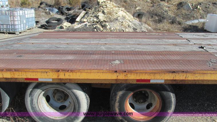 image for item K2007 2002 Kaufman trailer