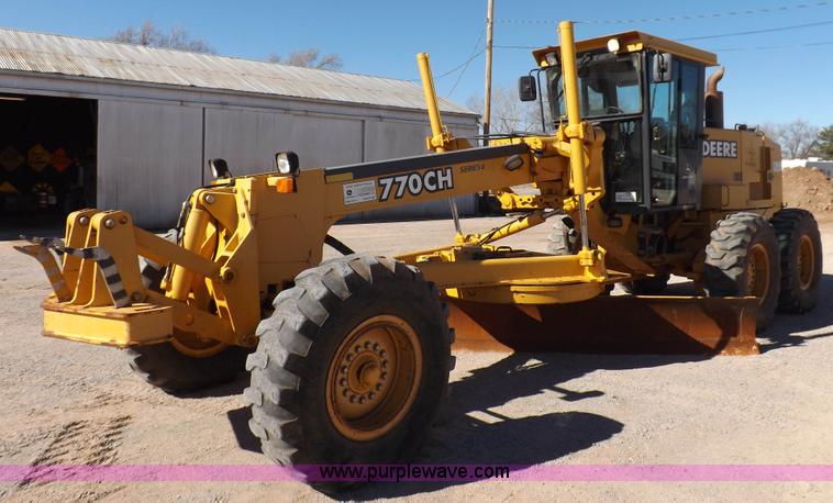 image for item K3197 2003 John Deere 770CH articulated motor grader