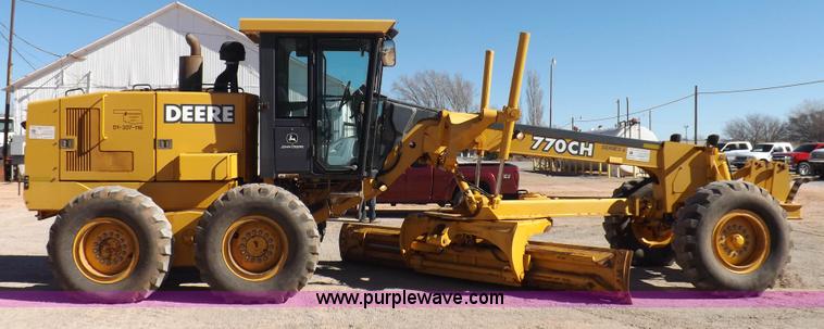 image for item K3197 2003 John Deere 770CH articulated motor grader