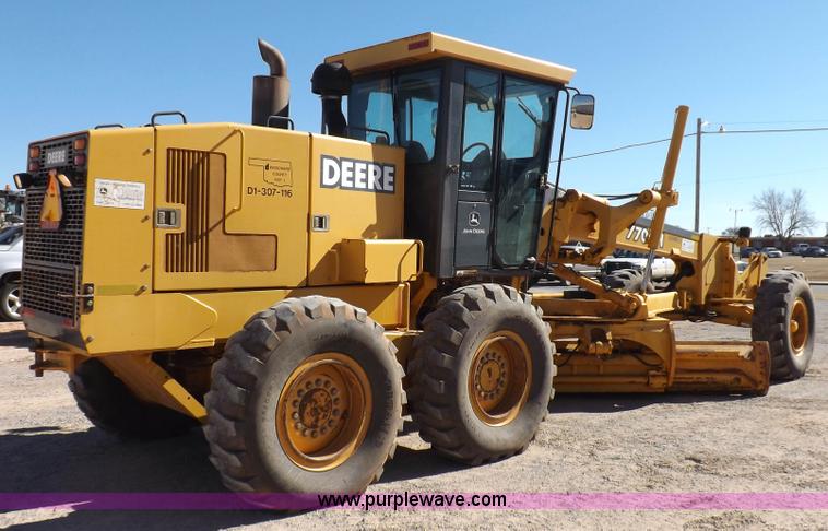 image for item K3197 2003 John Deere 770CH articulated motor grader