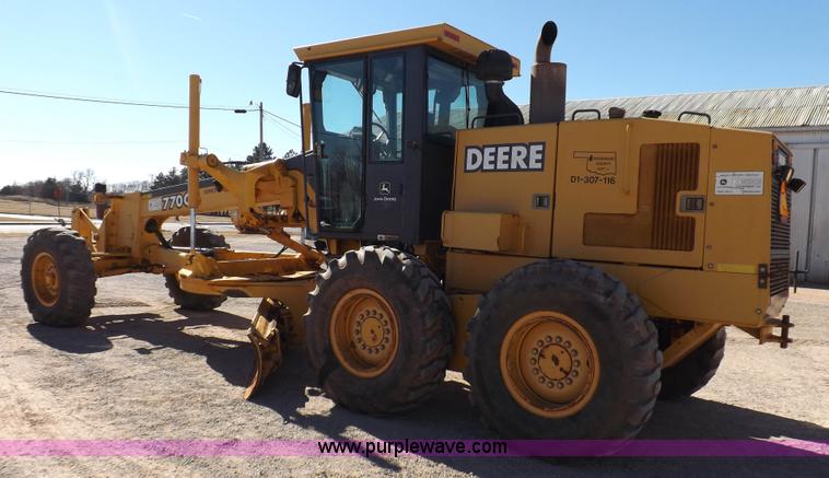 image for item K3197 2003 John Deere 770CH articulated motor grader