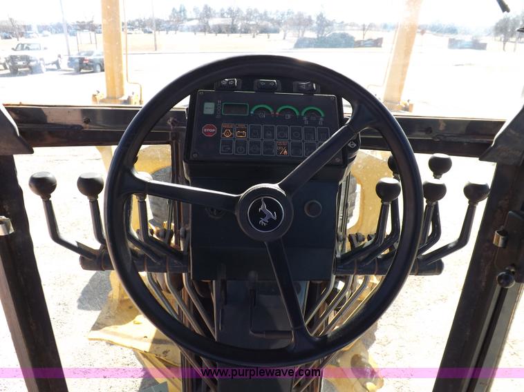 image for item K3197 2003 John Deere 770CH articulated motor grader